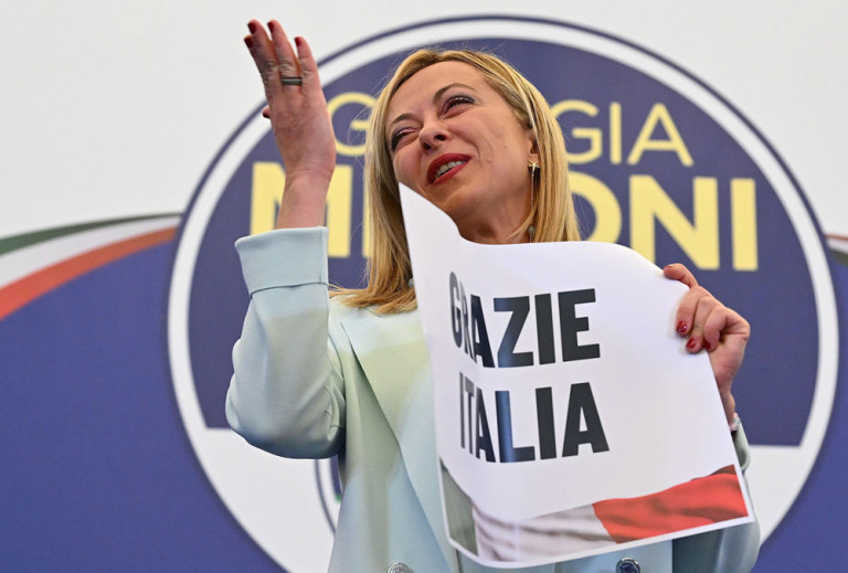 Giorgia Meloni beperelte a Gomorra szerzőjét