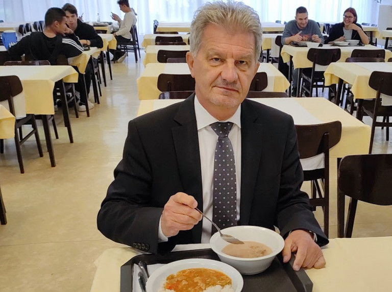 A falat adja a másikat