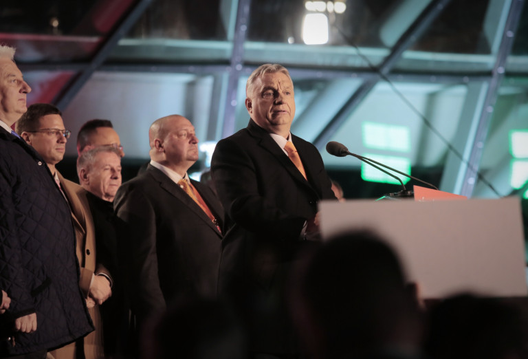 Orbán délben kormányülést tart