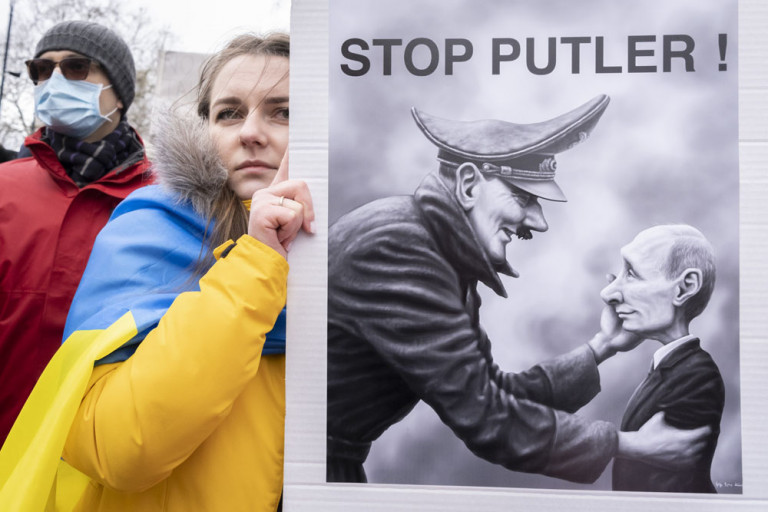 Milyen analógiák és különbségek vannak Hitler és Putyin diktatúrája között? 