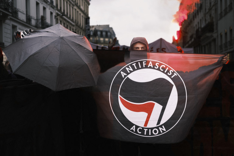 Feladták magukat a náciverő antifák