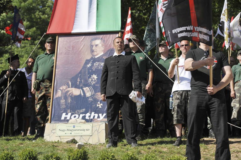 Csókakő fideszes polgármesterének esete a visszajáró neonácikkal  