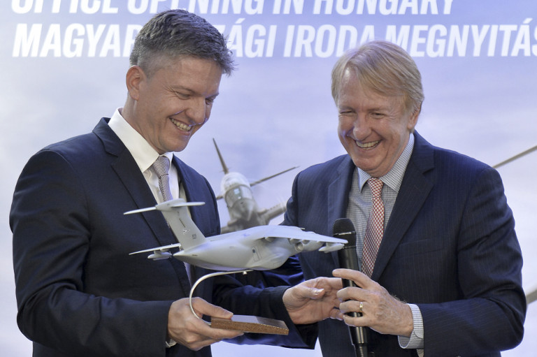 Védelmi fejlesztésekért felelt a kormányban, most egy német hadiipari céghez igazolt