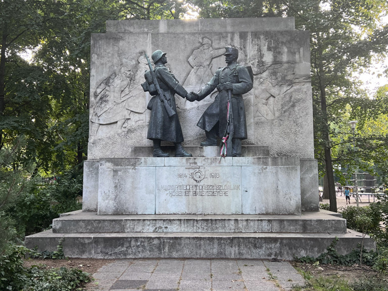 Tábori vadászok emlékműve