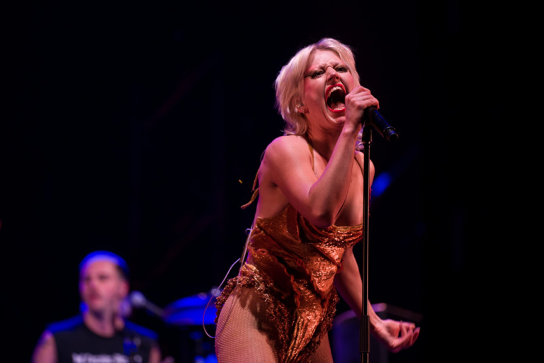 Amyl and the Sniffers 