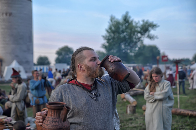 „Az emberek pincetokok”