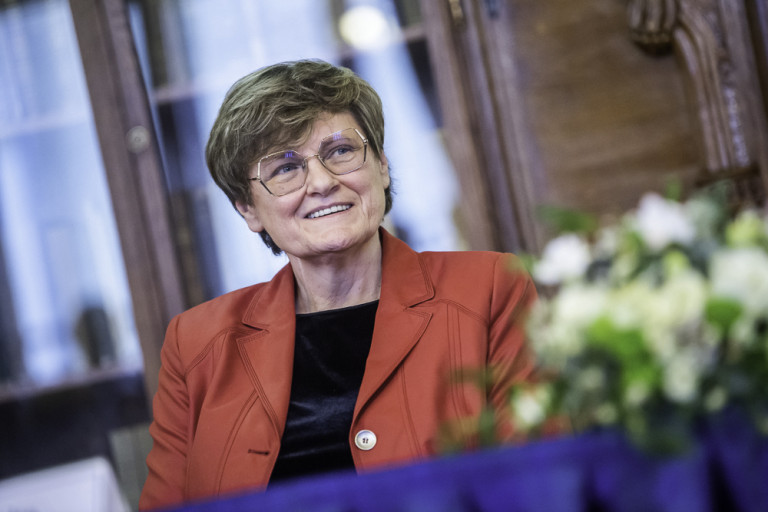 A visszadobott pályázattól a világhírnévig - így lett Karikó Katalin mRNS-kutatásából Nobel-díj