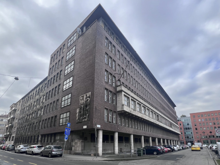 Nagy Imre tér 3.