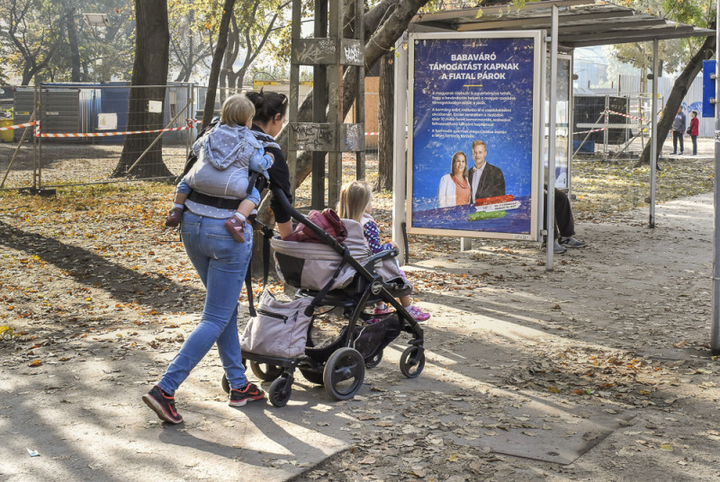 Életkép - Budapest - Babaváró támogatás plakát