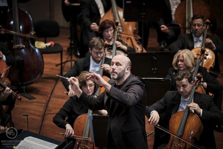 Gustav Mahler: Ezrek szimfóniája / Riccardo Frizza 