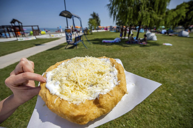 Több mint 200 kiló élelmiszert dobattak ki a Nébih ellenőrei a strandbüfékből