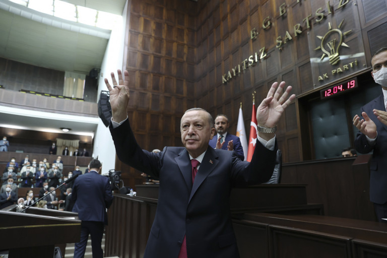 Erdoğan külpolitikájával feledtetné a belpolitikai és a gazdasági problémákat