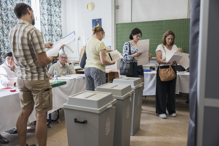 Csákánnyal esik neki a Fidesz a választókerületek határainak