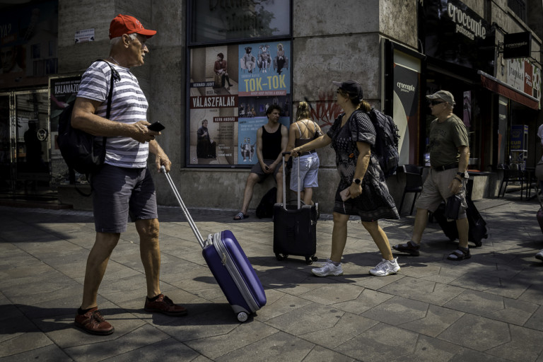 A turistaáradat és a lakáskiadás haszna a fővárosban