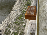 Emléktábla a Boráros téri Duna-part oldalában - ki volt, akinek a neve olvasható rajta?