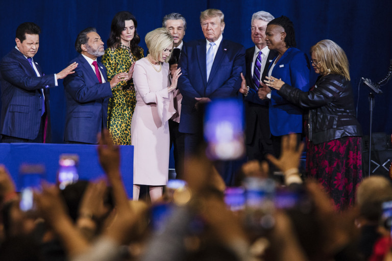 Empátia helyett isteni igazság: felsorakoztak Trump mögött az evangéliumi keresztények