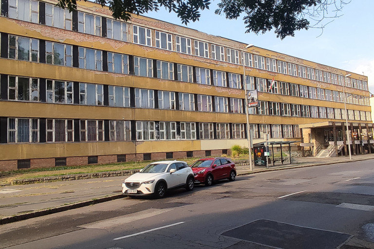 Több ezer meg nem tartott órát elszámolhattak egy miskolci technikumban 