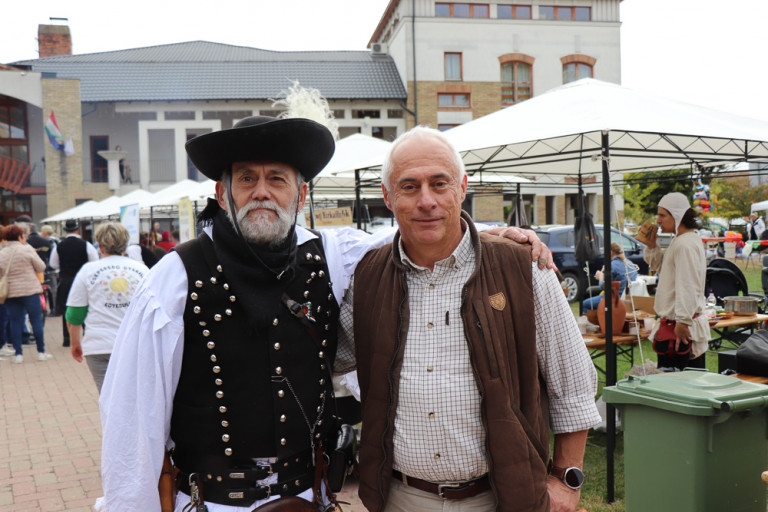 Egyszerre mindenütt megjelent