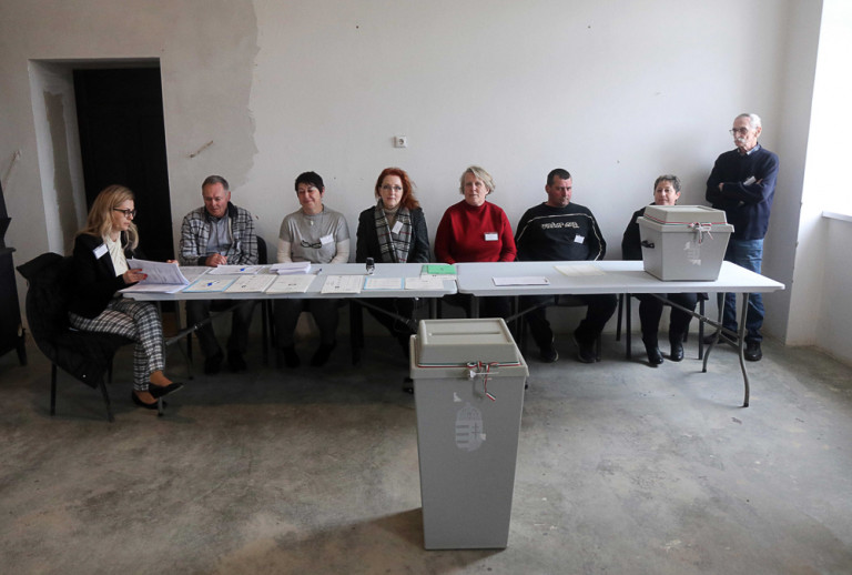 Az idén biztosan nem lesz tömeges civil szavazatszámlálás – de miért baj ez? 