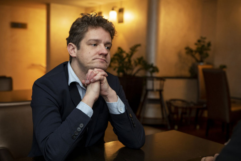 Tóth Csaba politológus: Ha a Tiszának „csak” egyszerű többsége lenne, akkor együtt kell működni a Fidesz által kialakított intézményi rendszerrel