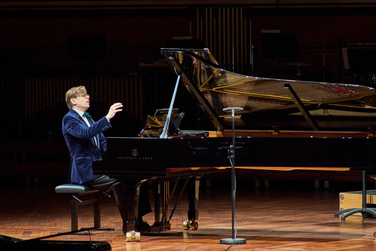 A kék ég felettünk  