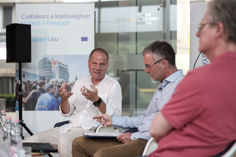 Navracsics Tibor: „Nem fogunk kilépni az EU-ból”