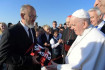 Puskás-mezt kapott Ferenc pápa Budapesten 