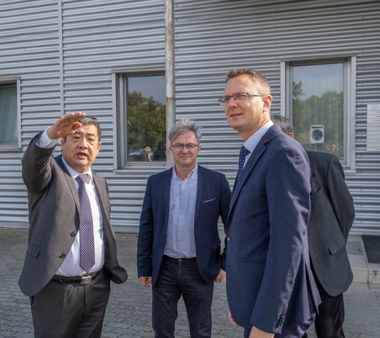 Rátette a kezét a lélegeztetőgép-beszerzéseket bonyolító kínai cég a váci ipari parkra