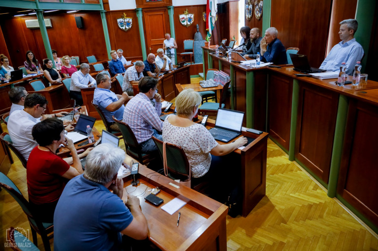 Két vezető politikus esett egymásnak Jászberényben, a testület feloszlatásán megy a vita