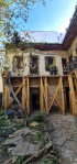 Robbanás Józsefvárosban: egy embert mentettek ki a romok alól