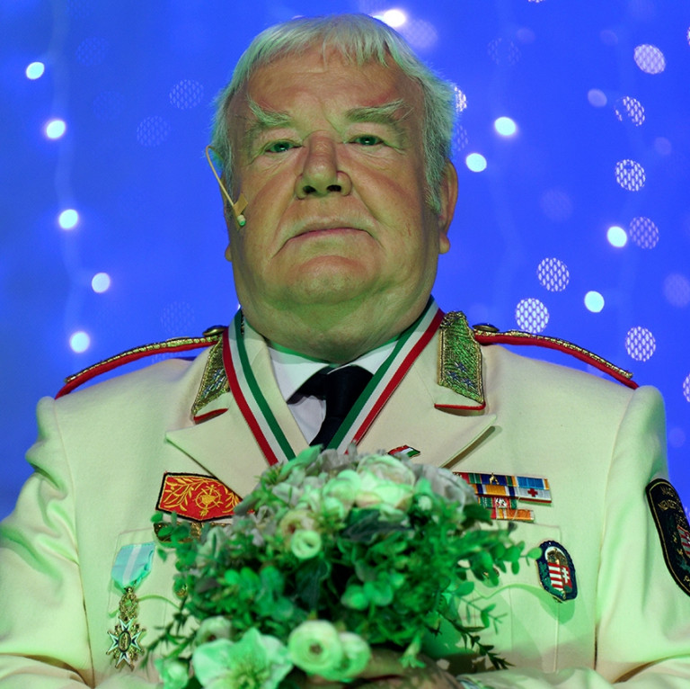 Nyerjen jegyet Pintér Béla társulatának előadására!