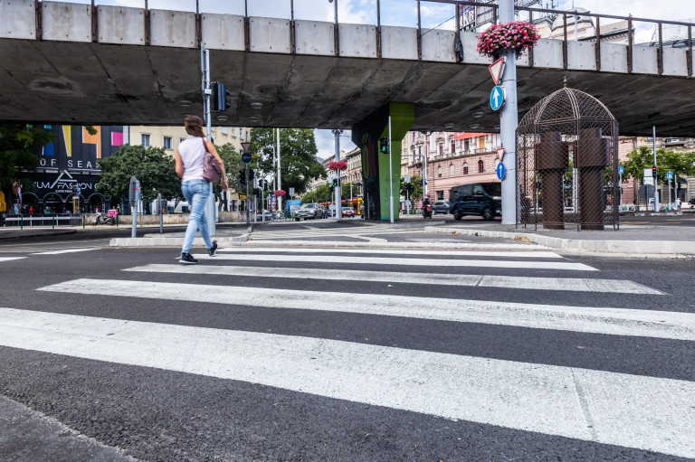 Végre a felszínen is körbesétálható a Nyugati tér