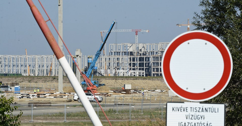 Az akkugyár elleni perük költségére gyűjtenek a mikepércsi civilek