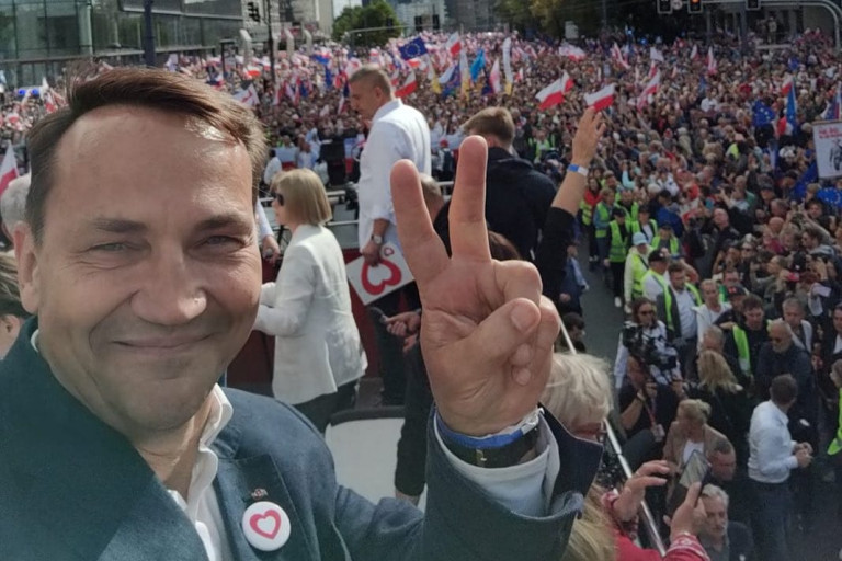A lengyel külügyminiszter sem tartja elképzelhetetlennek a NATO-erők ukrajnai jelenlétét