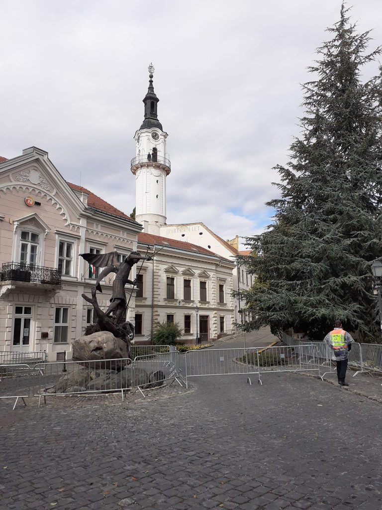 Már ma lezárták a veszprémi vár egy részét Orbán hétfői beszéde miatt