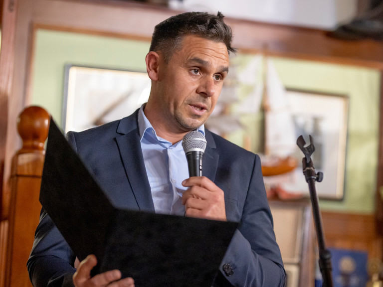 27 milliót ad egy Fidesz-közeli szervezetnek a Kammerer vezette gödi önkormányzat 