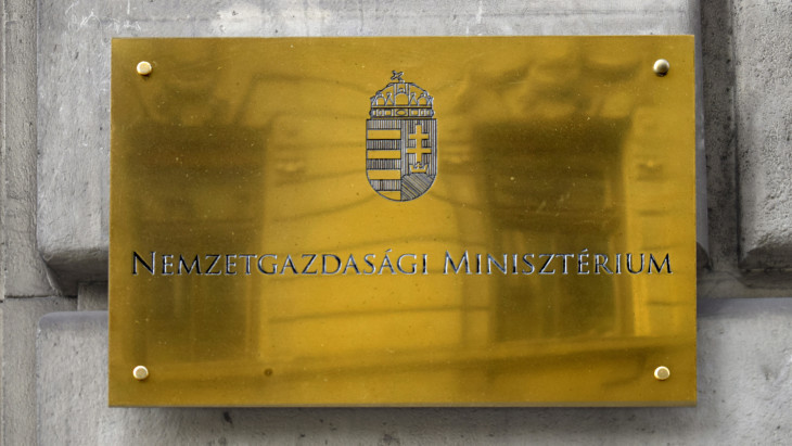 Kivezeti a kormány a betéti kamatsapkát
