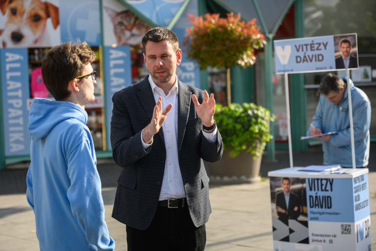 Vitézy Dávid szerint Orbán kozmetikázott statisztikával védte meg Lázár Jánost