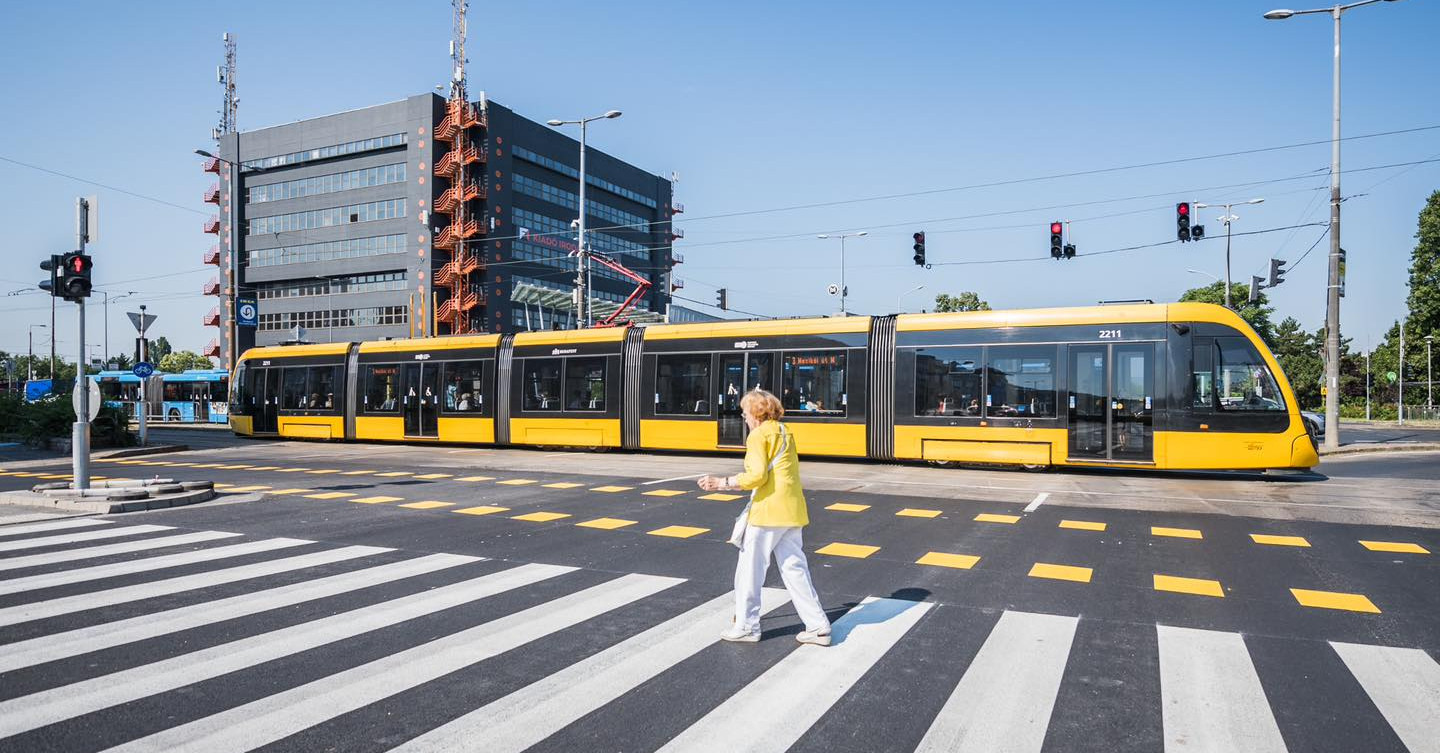 Átadták a zebrát az Örs vezér terénél