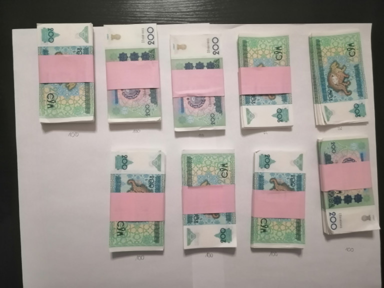 Több mint 200 millió forintot csalt ki borítékokkal trükközve egy külföldi nő 
