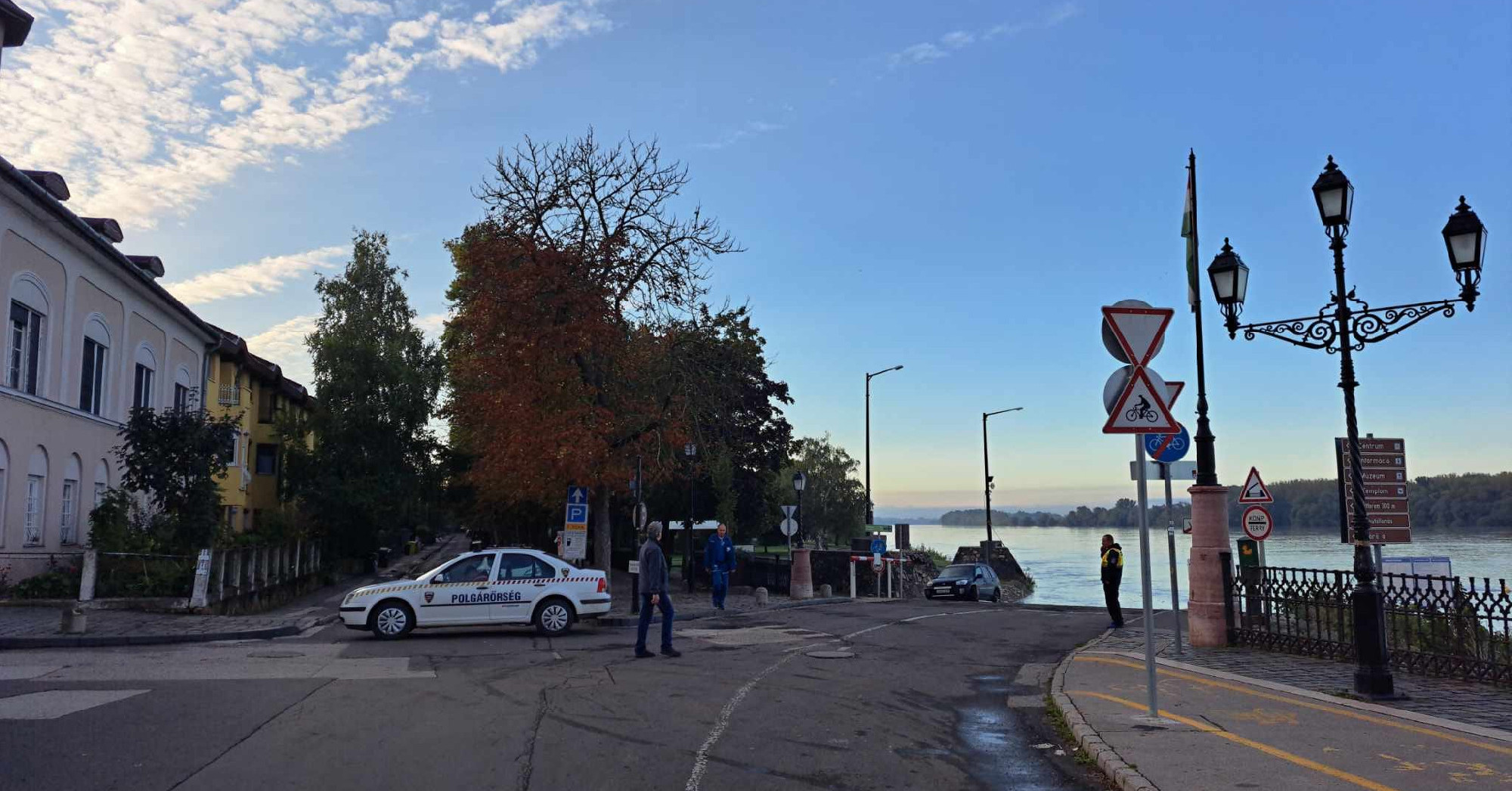 Több mint egy métert emelkedett a Duna Vácnál