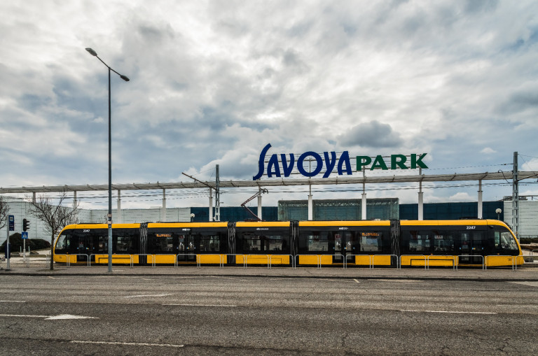 Földre teperték a vagyonőrök a lopáson kapott 60 éves férfit a Savoya parkban, aki rosszul lett, később meghalt