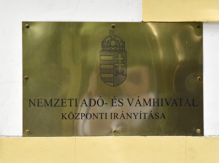Katásokat, taxisokat, futárokat, kereskedőket kiemelten vizsgálja idén a NAV 