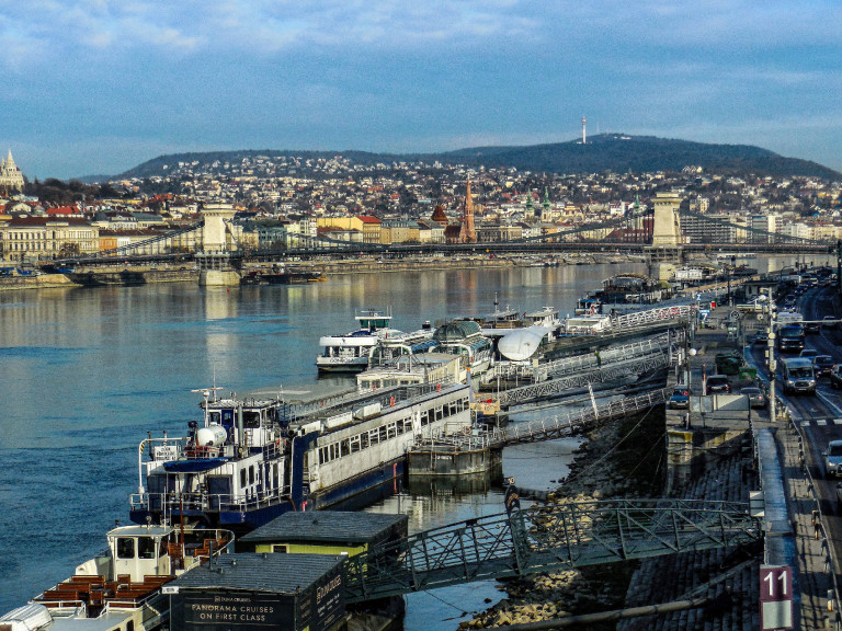 A Lánchíd pesti hídfőjéhez vontatják majd az újraépített IV. Károly gőzöst