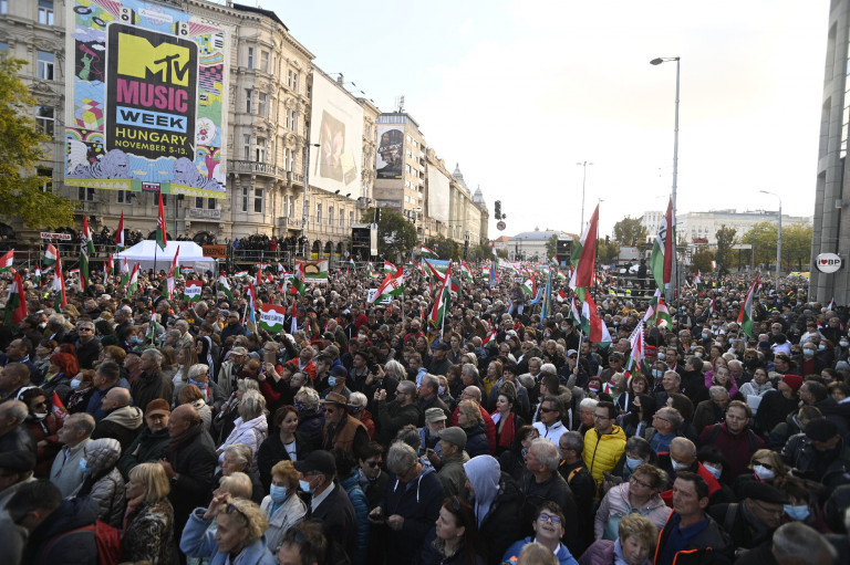 Így borítják fel Budapest közlekedését a mai tüntetések