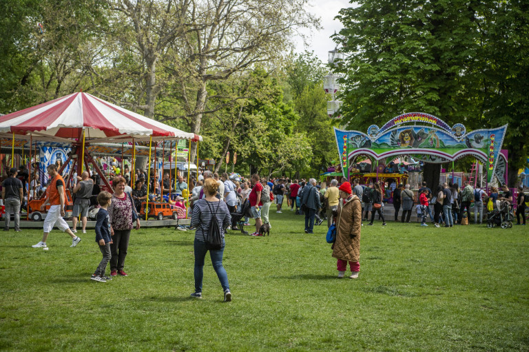 Több mint 900 ezren dolgoznak május 1-jén