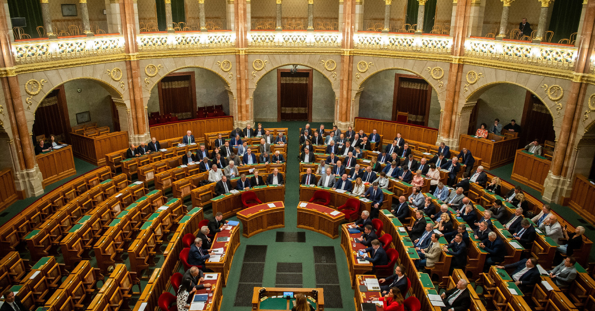 A hekkerbotrány miatt rendkívüli parlamenti ülést akar az ellenzék