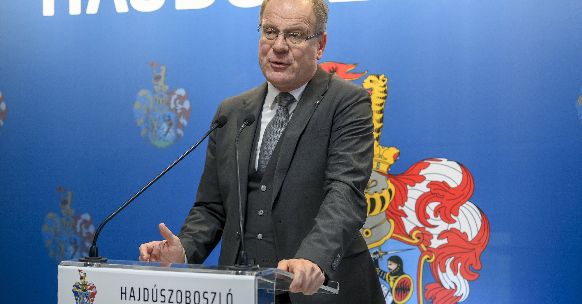 Navracsics elküldött egy miniszteri biztost