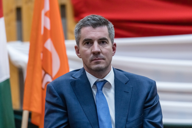 Kocsis Máté cinikusan elnézést kért, amiért álhírt terjesztett