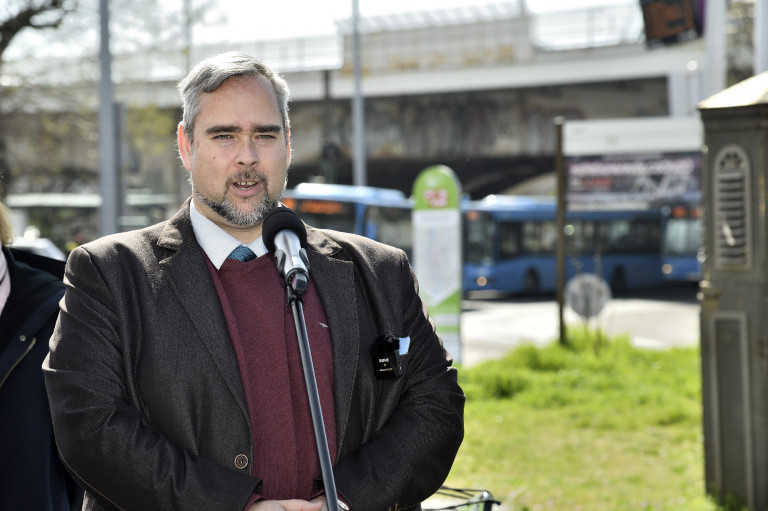 További három hónapig letartóztatásban maradhat Óbuda polgármestere